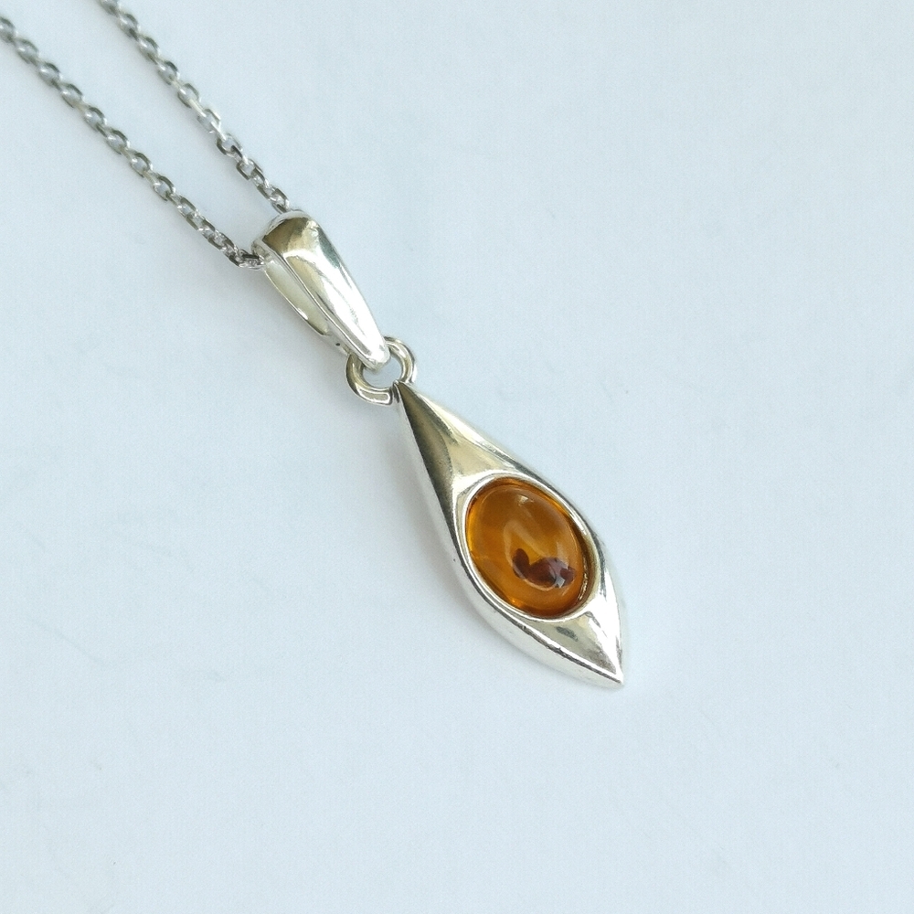 Sterling silver Baltic Amber pendant necklace 🆕